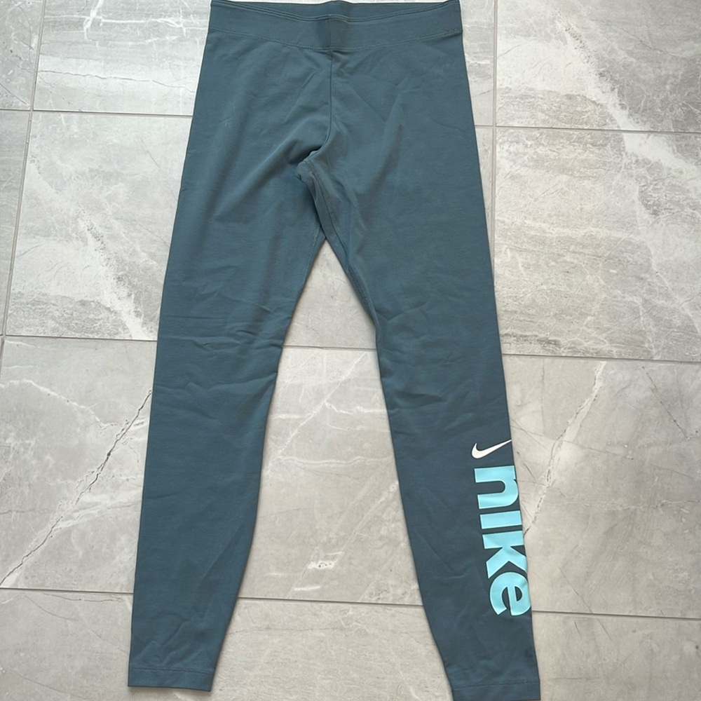 Womans nike leggings size small